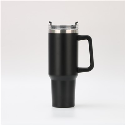 Możliwość personalizacji w tym samym stylu za pomocą kubka Stanly Straw Cup Classic o pojemności 20 uncji i 30 uncji Iceflow Flip